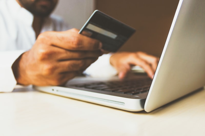 Customer browsing and purchasing on a smooth mobile eCommerce store